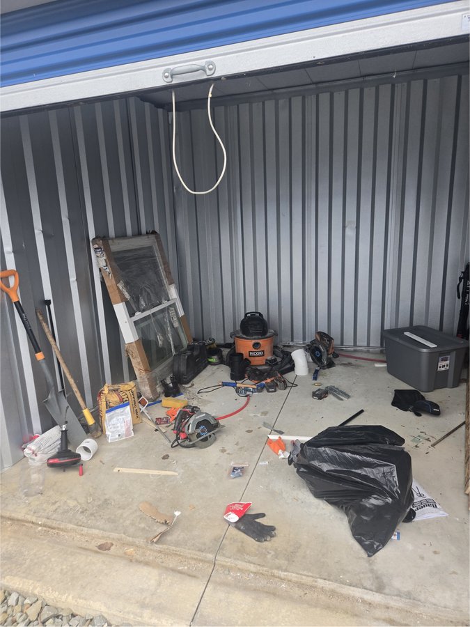 10 x 10 storage unit in Belle Vernon, PA