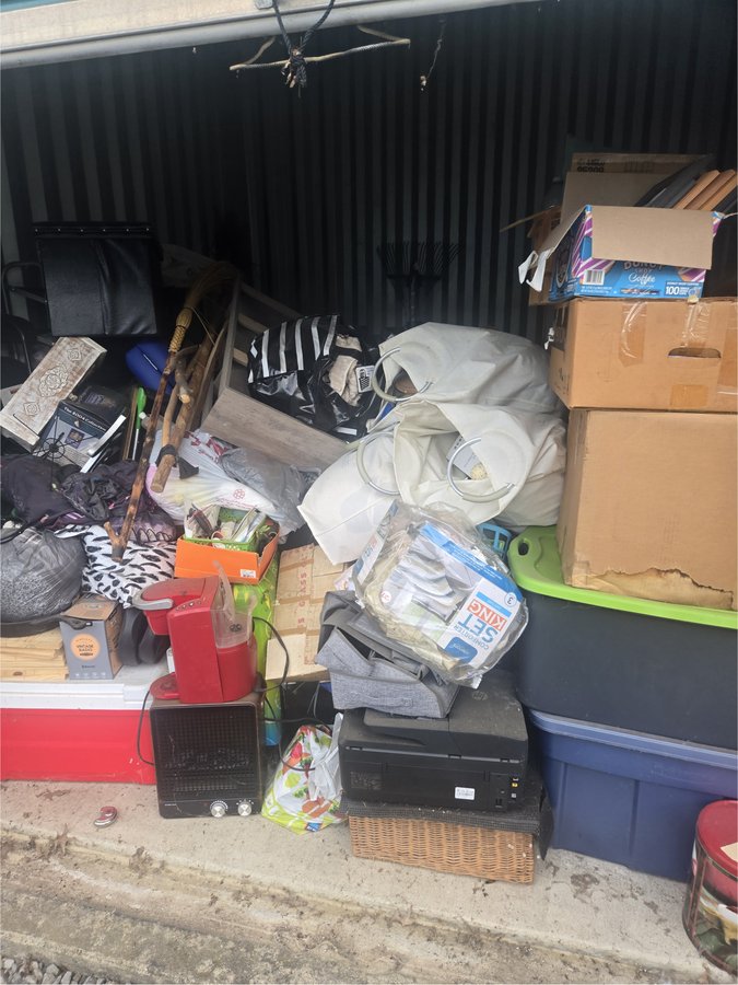 10 x 10 storage unit in Transfer, PA