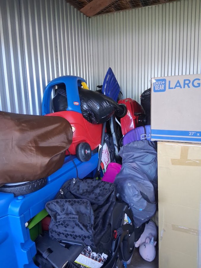 7 x 10 storage unit in Primos, PA