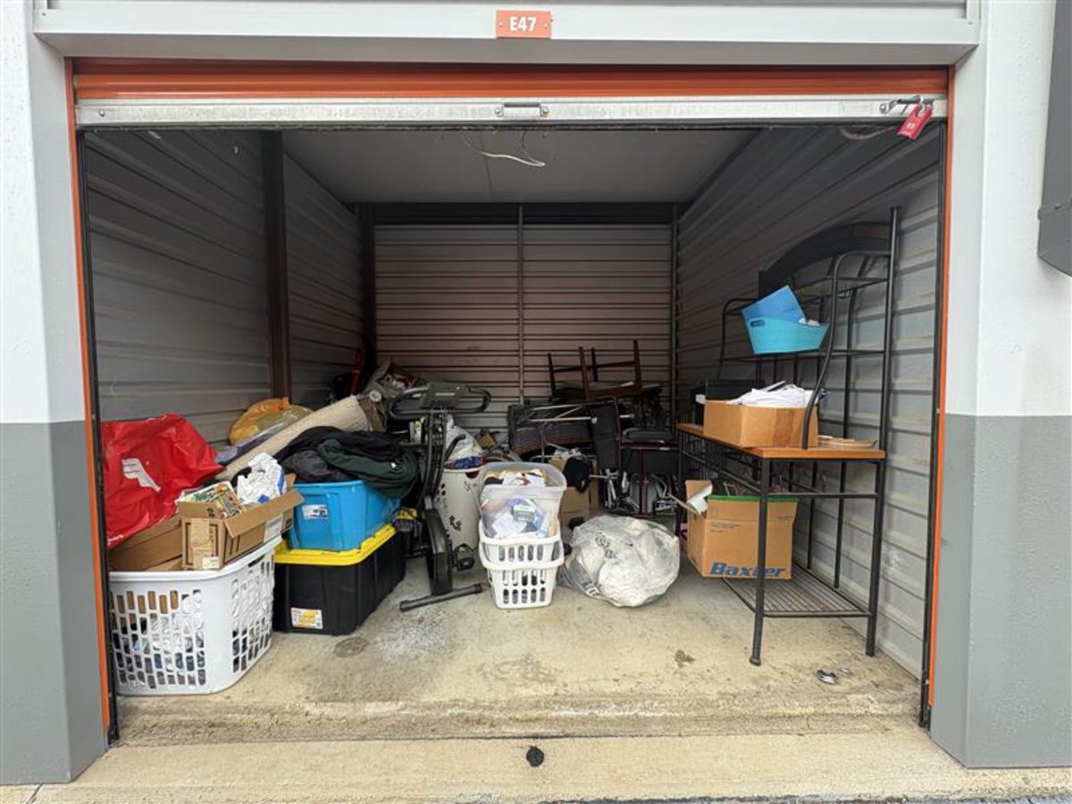 10 x 10 storage unit in Rex, GA
