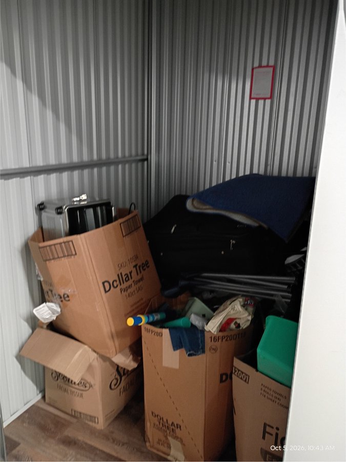 5 x 5 storage unit in Flint, MI