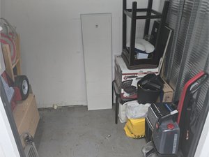 5 x 8 storage unit in Newington, CT