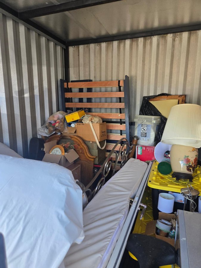 10 x 10 storage unit in Hermitage, PA