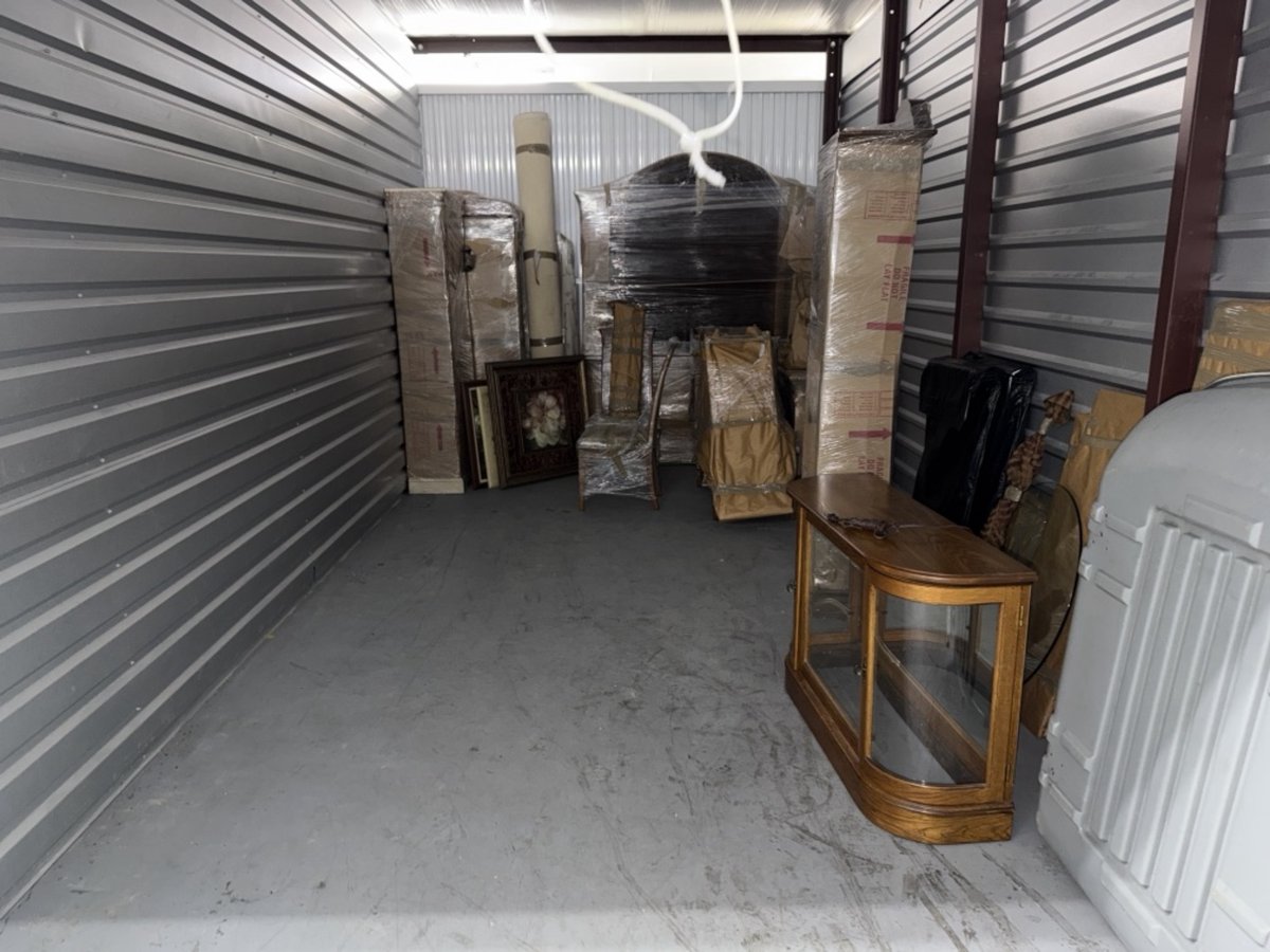 10 x 20 storage unit in Gainesville, VA