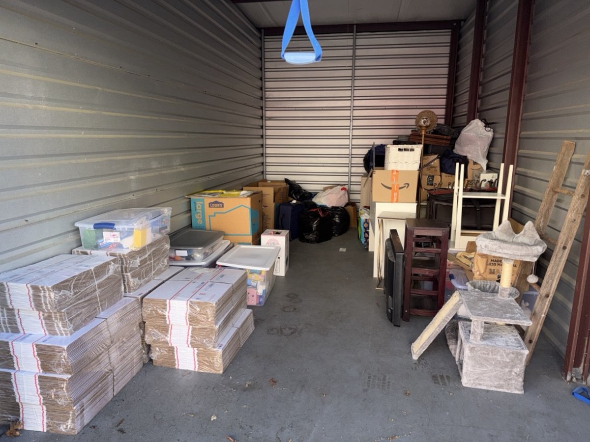 10 x 20 storage unit in Gainesville, VA