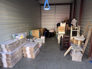 10 x 20 storage unit in Gainesville, VA