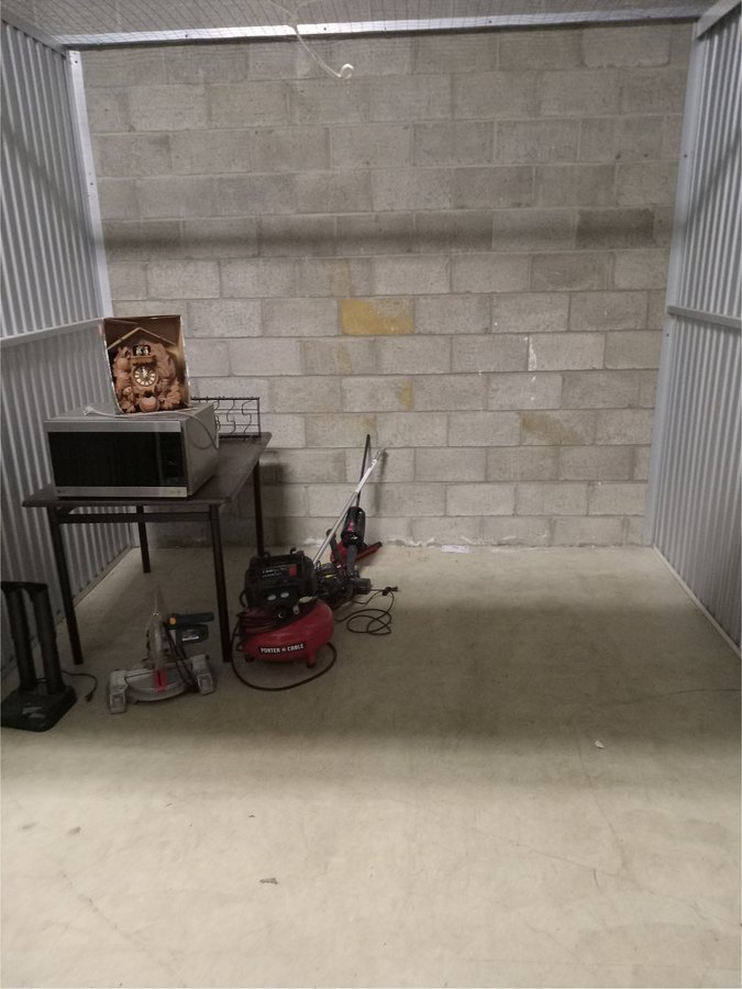 10 x 10 storage unit in Hamburg, NJ