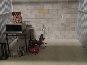 10 x 10 storage unit in Hamburg, NJ