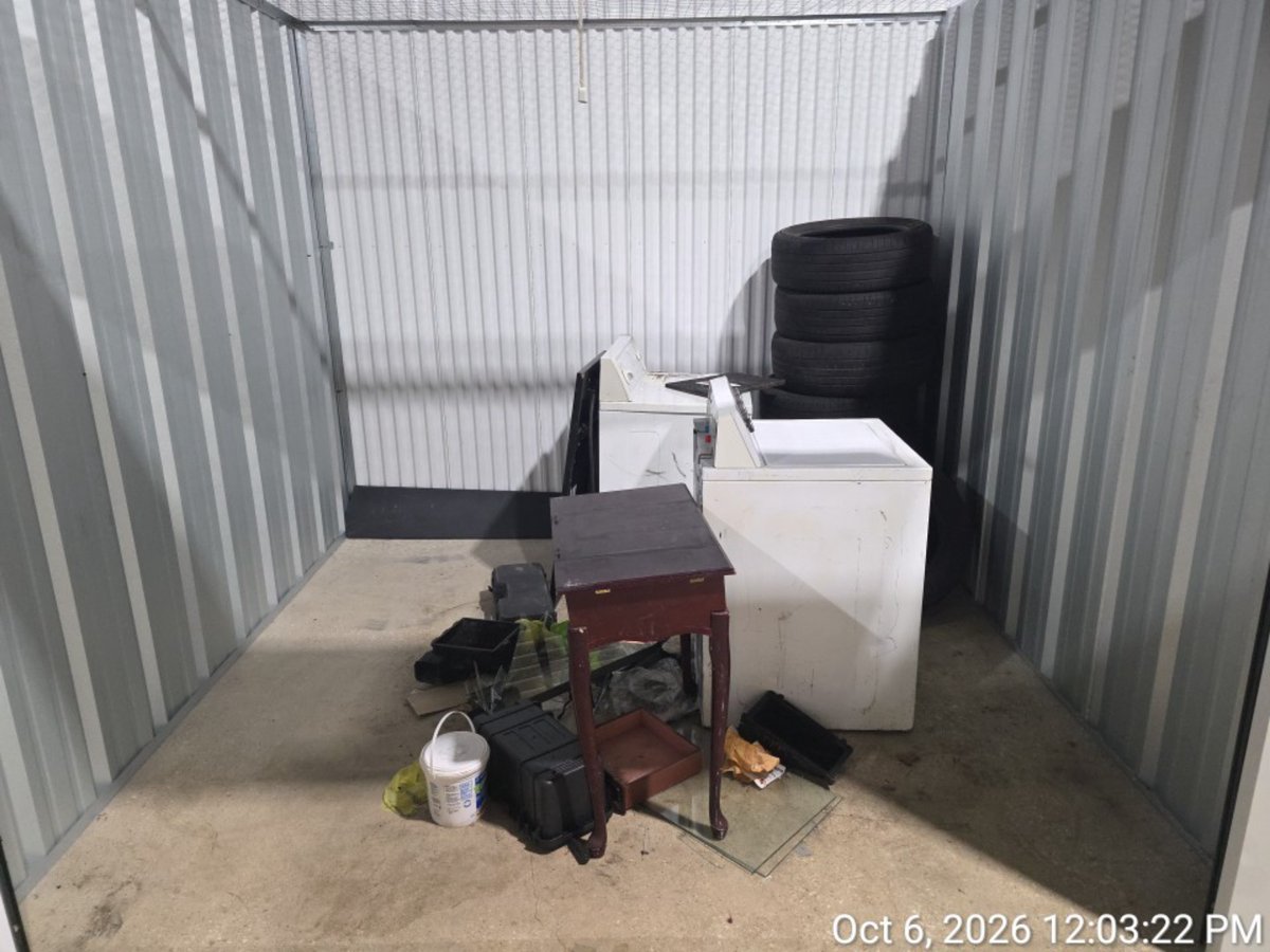 10 x 10 storage unit in Springfield, IL