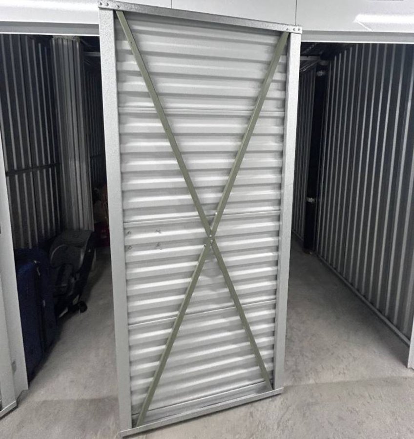 10 x 10 storage unit in Washington, DC