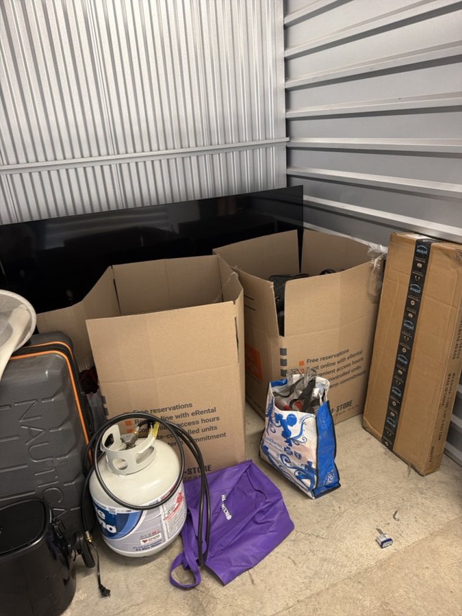 10 x 5 storage unit in Norfolk, VA
