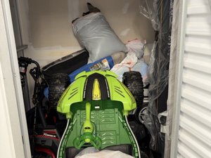 15 x 5 storage unit in Manalapan, NJ