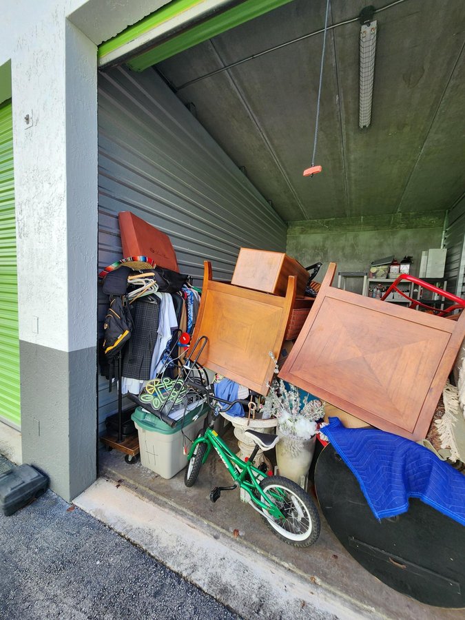 10 x 20 storage unit in Oakland Park, FL