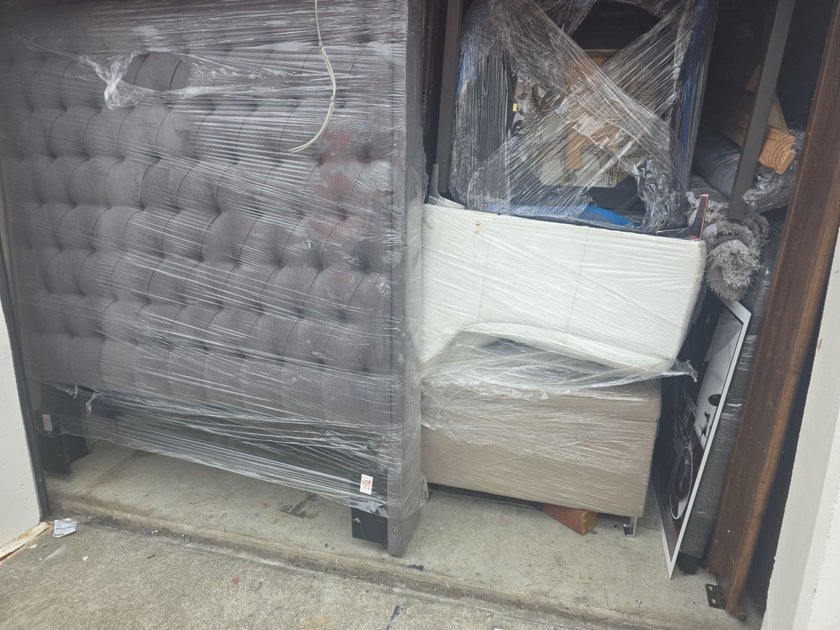 10 x 30 storage unit in Daly City, CA