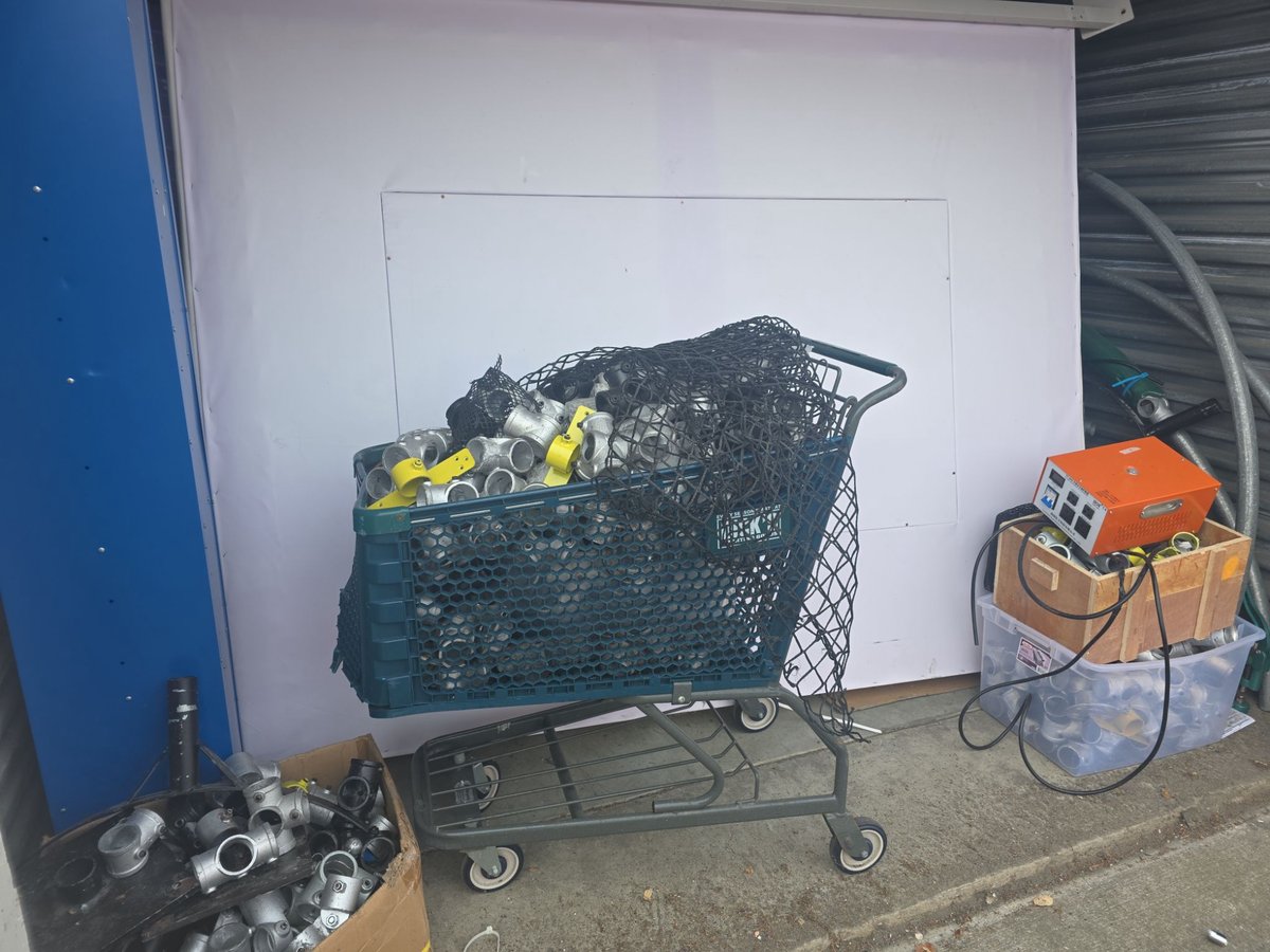 10 x 25 storage unit in Daly City, CA