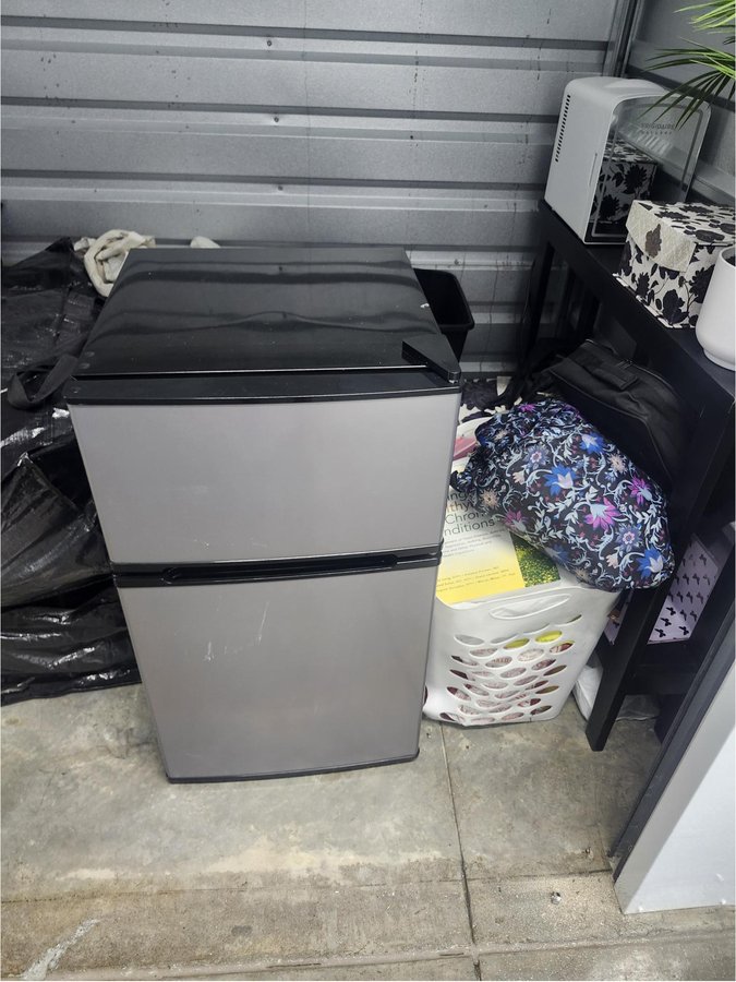 10 x 5 storage unit in Blue Ash, OH