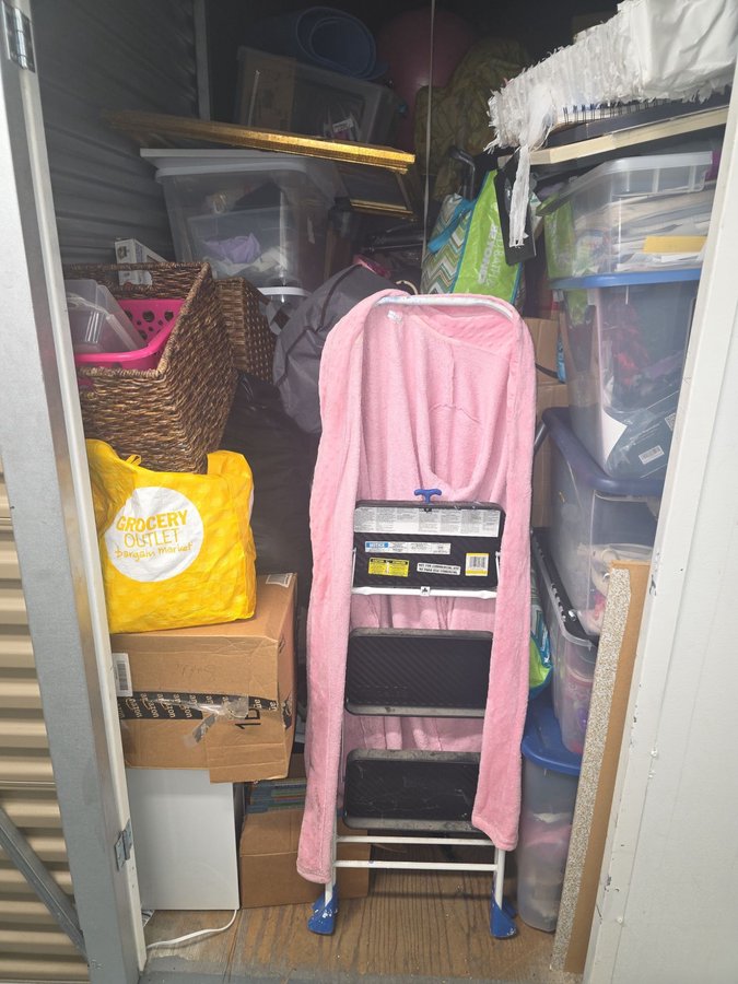 5 x 10 storage unit in Daly City, CA