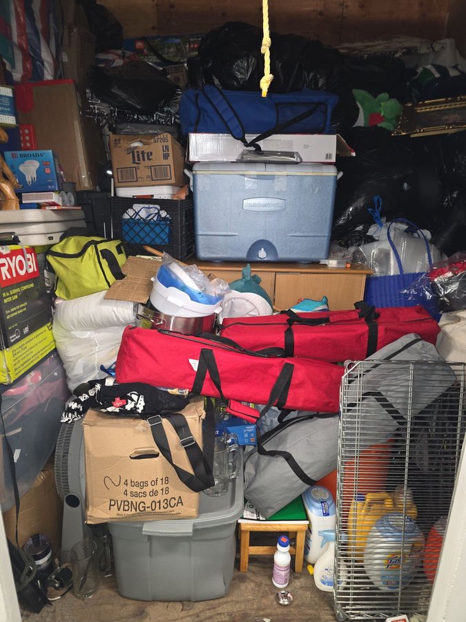 10 x 10 storage unit in Daly City, CA