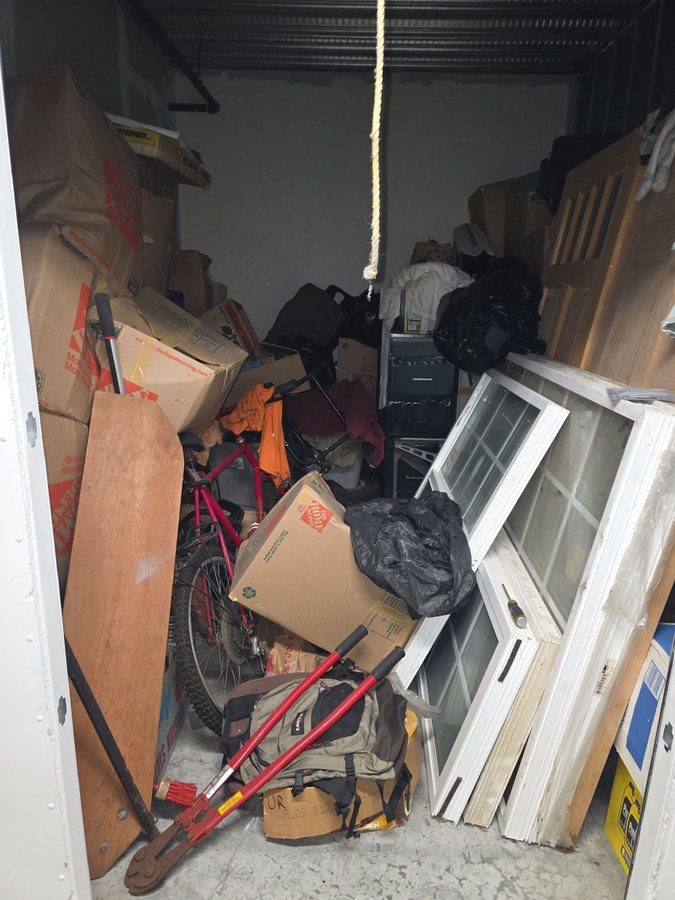 10 x 12 storage unit in Daly City, CA