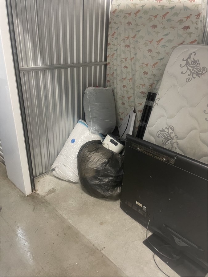 10 x 5 storage unit in Miami, FL