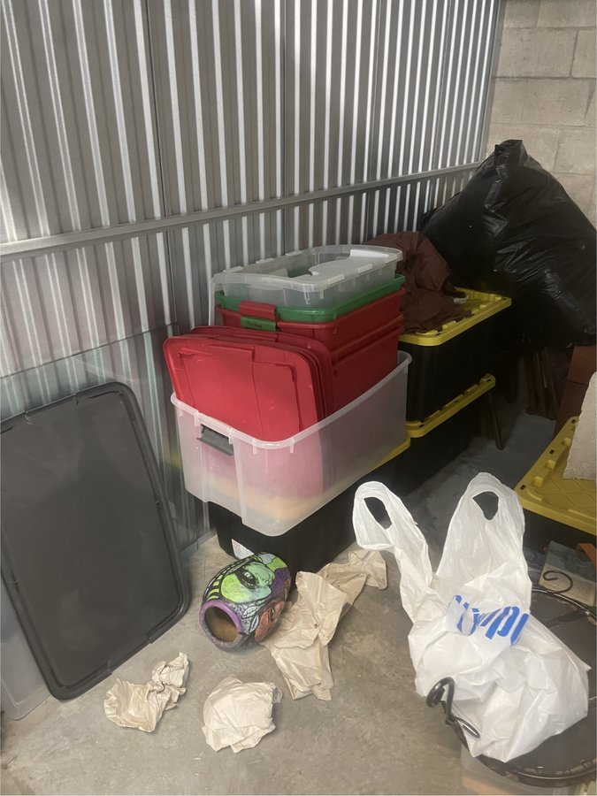 10 x 10 storage unit in Miami, FL