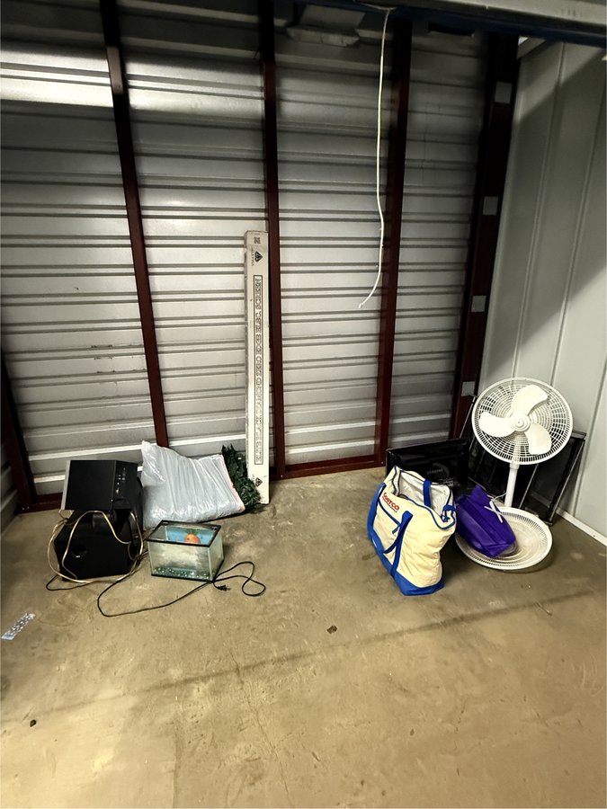 5 x 10 storage unit in Woodbridge, VA