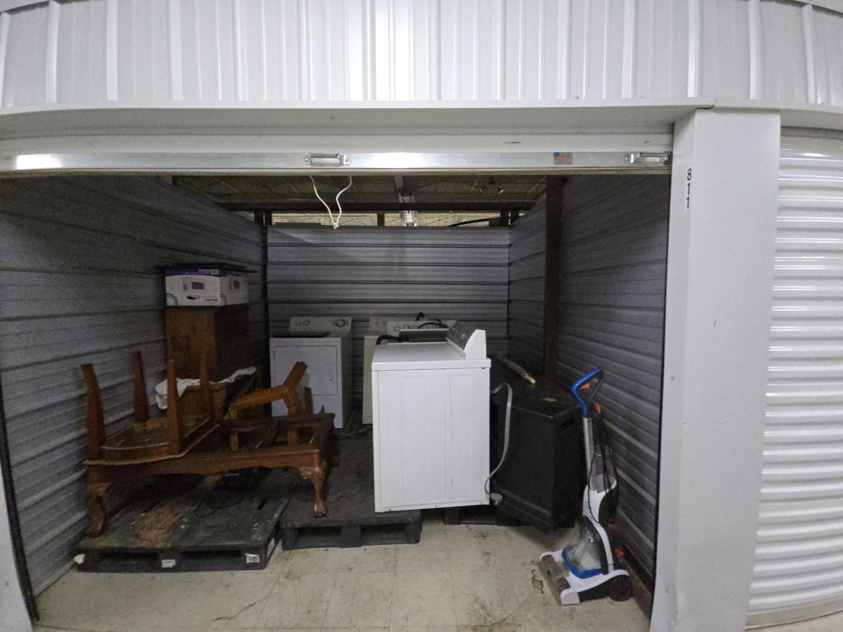 10 x 10 storage unit in Fayetteville, AR