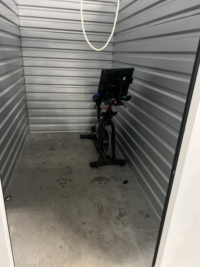 5 x 10 storage unit in Bellport, NY