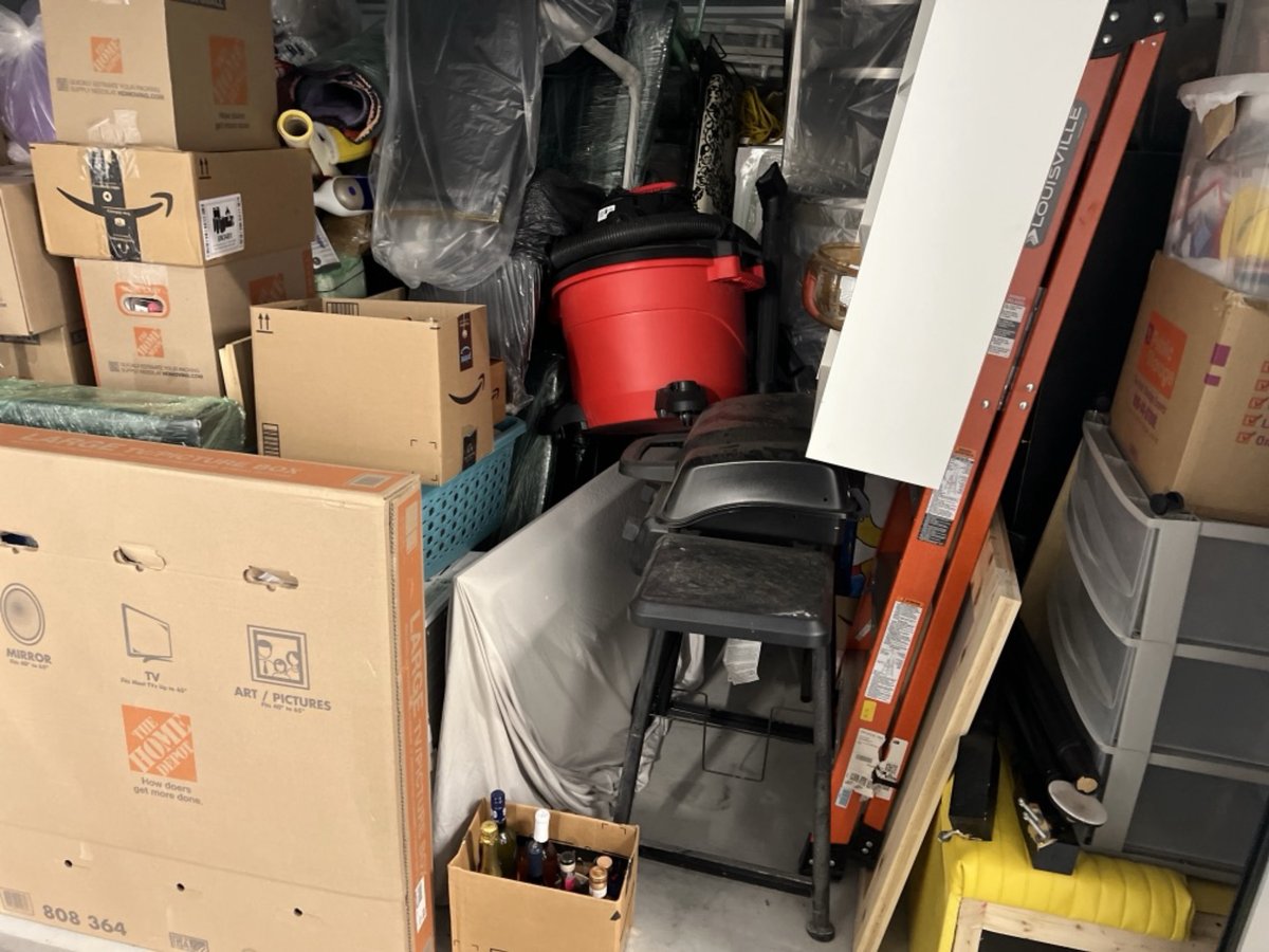 10 x 10 storage unit in Hauppauge, NY