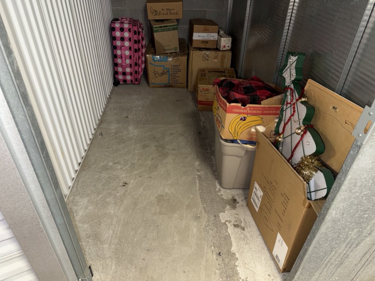 5 x 10 storage unit in Phoenix, AZ