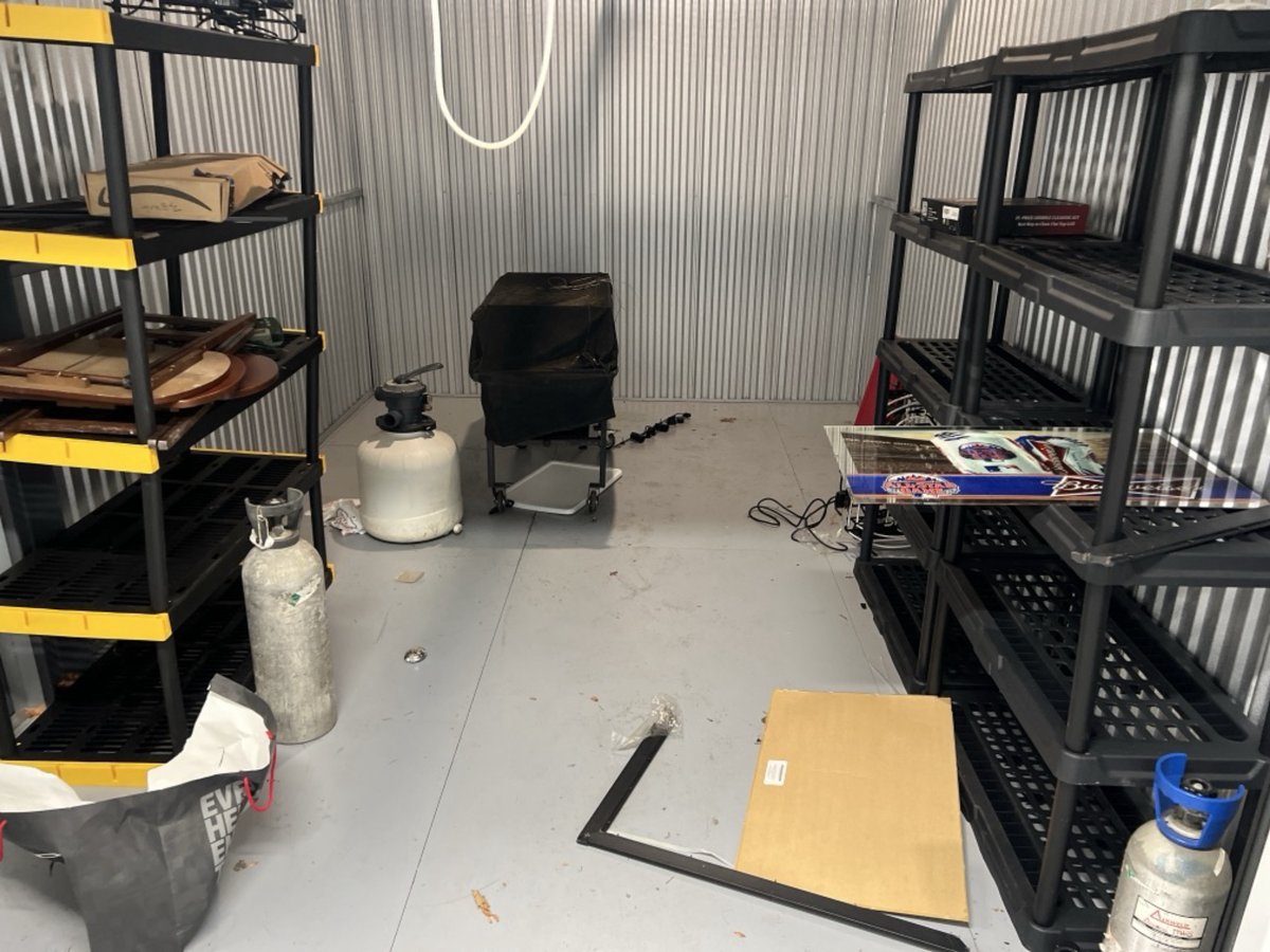 10 x 15 storage unit in Holbrook, NY