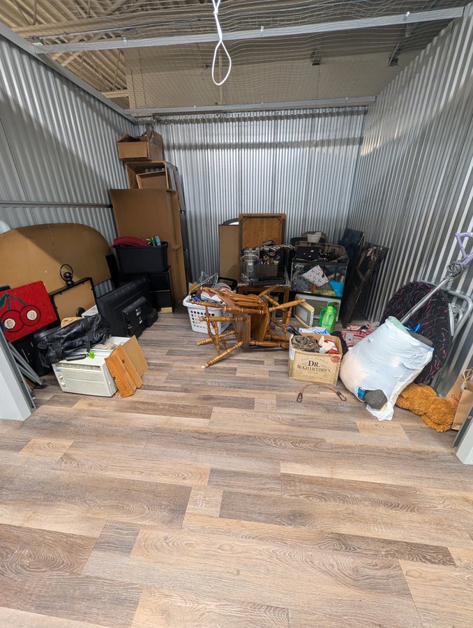 11 x 11 storage unit in Oshkosh, WI