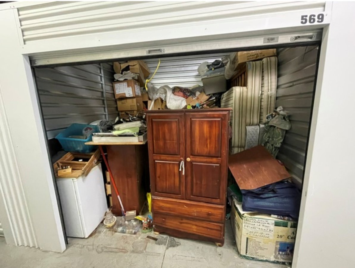 10 x 10 storage unit in Canyon Country, CA