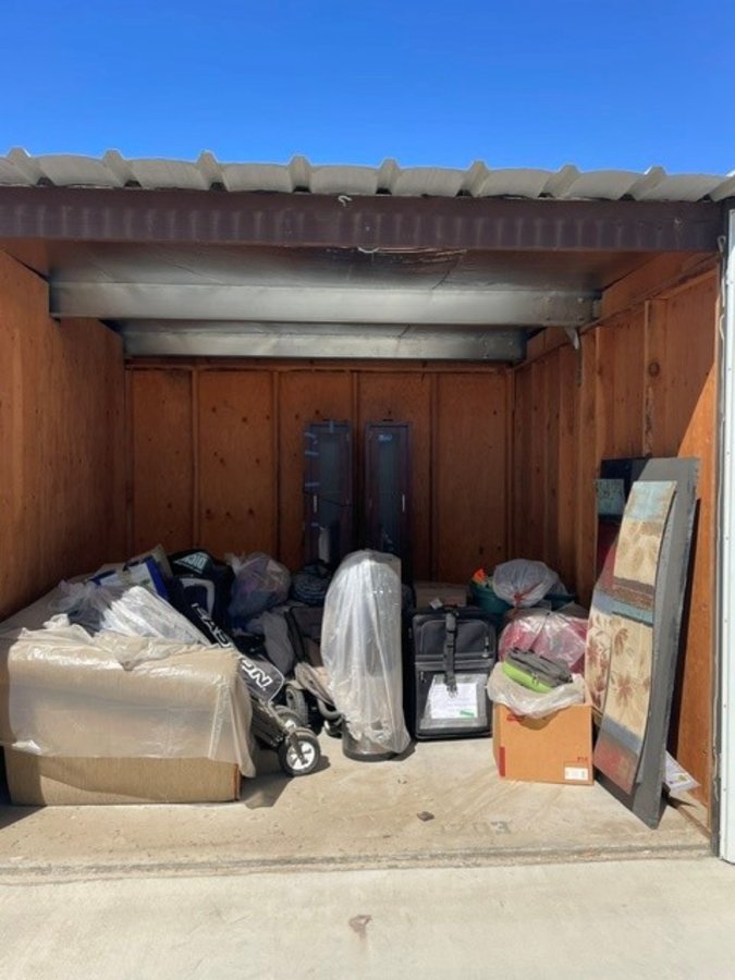 10 x 10 storage unit in Bakersfield, CA