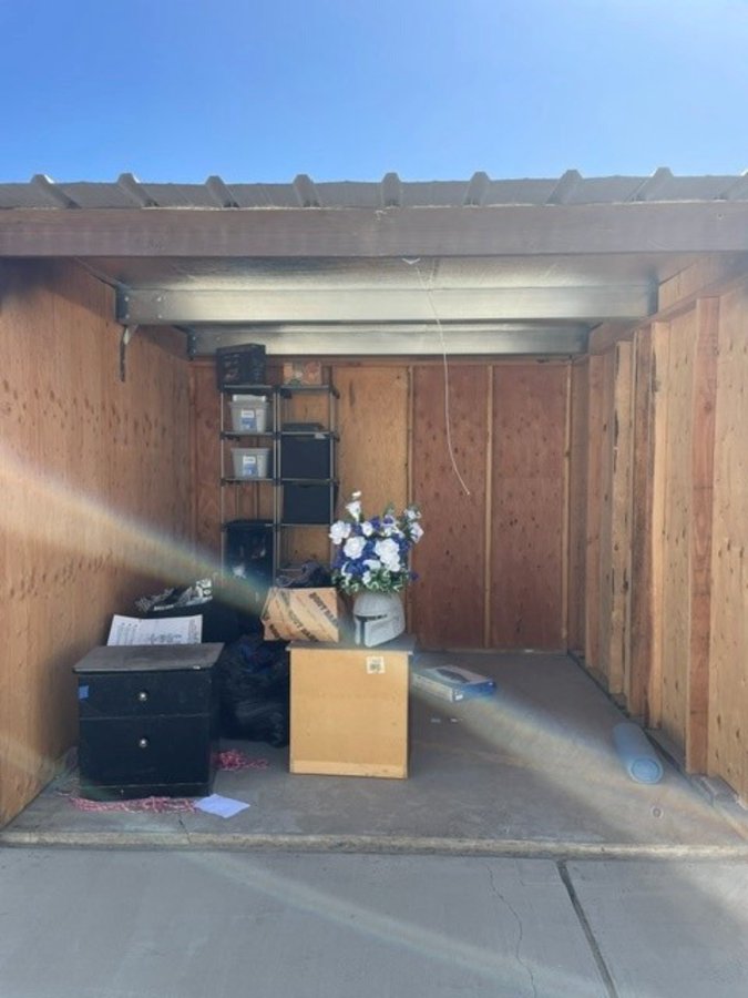 10 x 10 storage unit in Bakersfield, CA