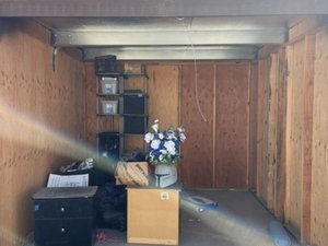 10 x 10 unit in Bakersfield