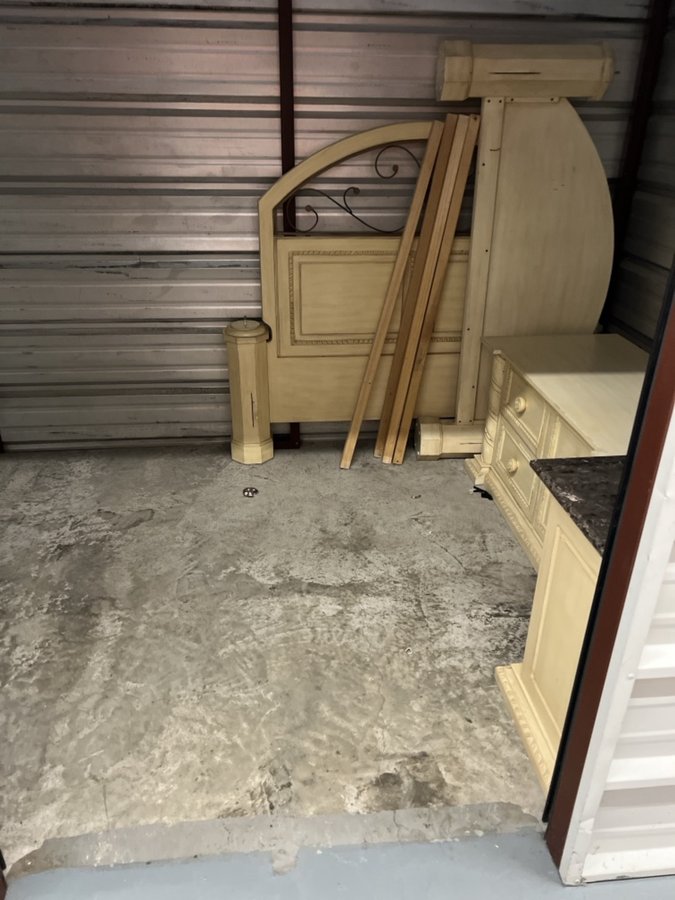 7 x 10 storage unit in Lake Ronkonkoma, NY