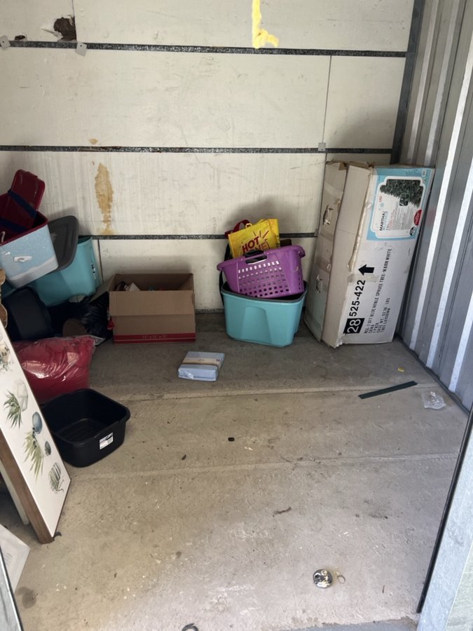 10 x 10 storage unit in Nesconset, NY