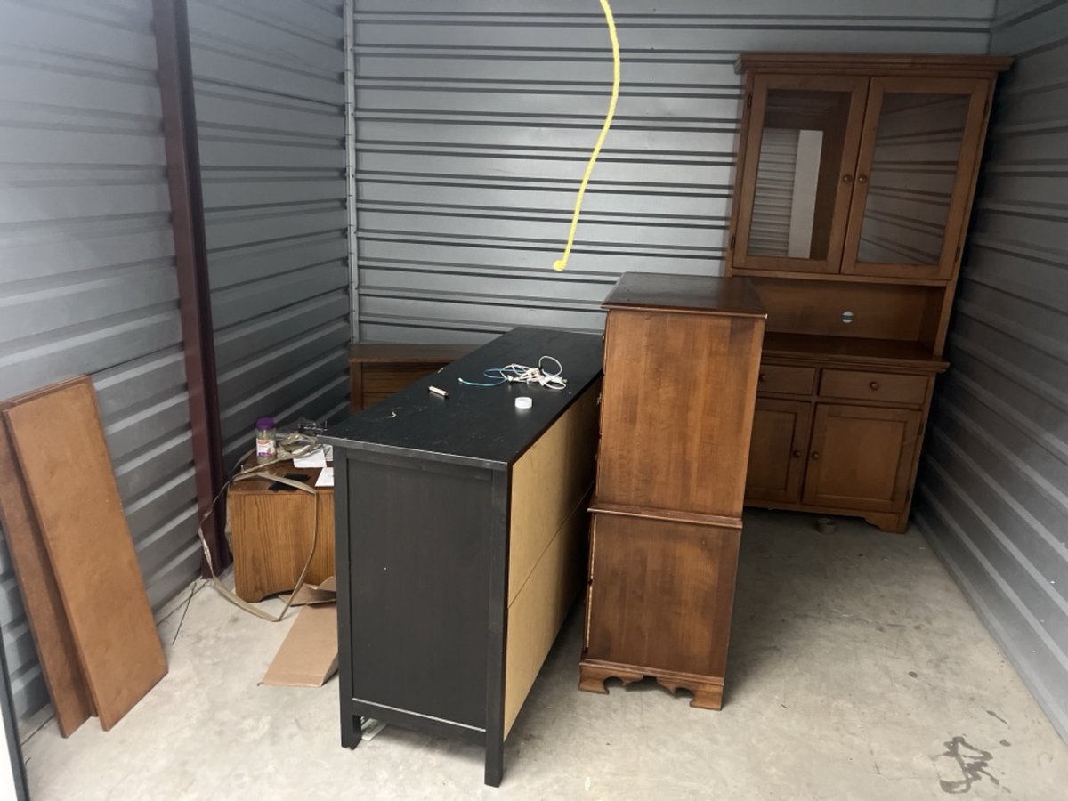 10 x 10 storage unit in Commack, NY