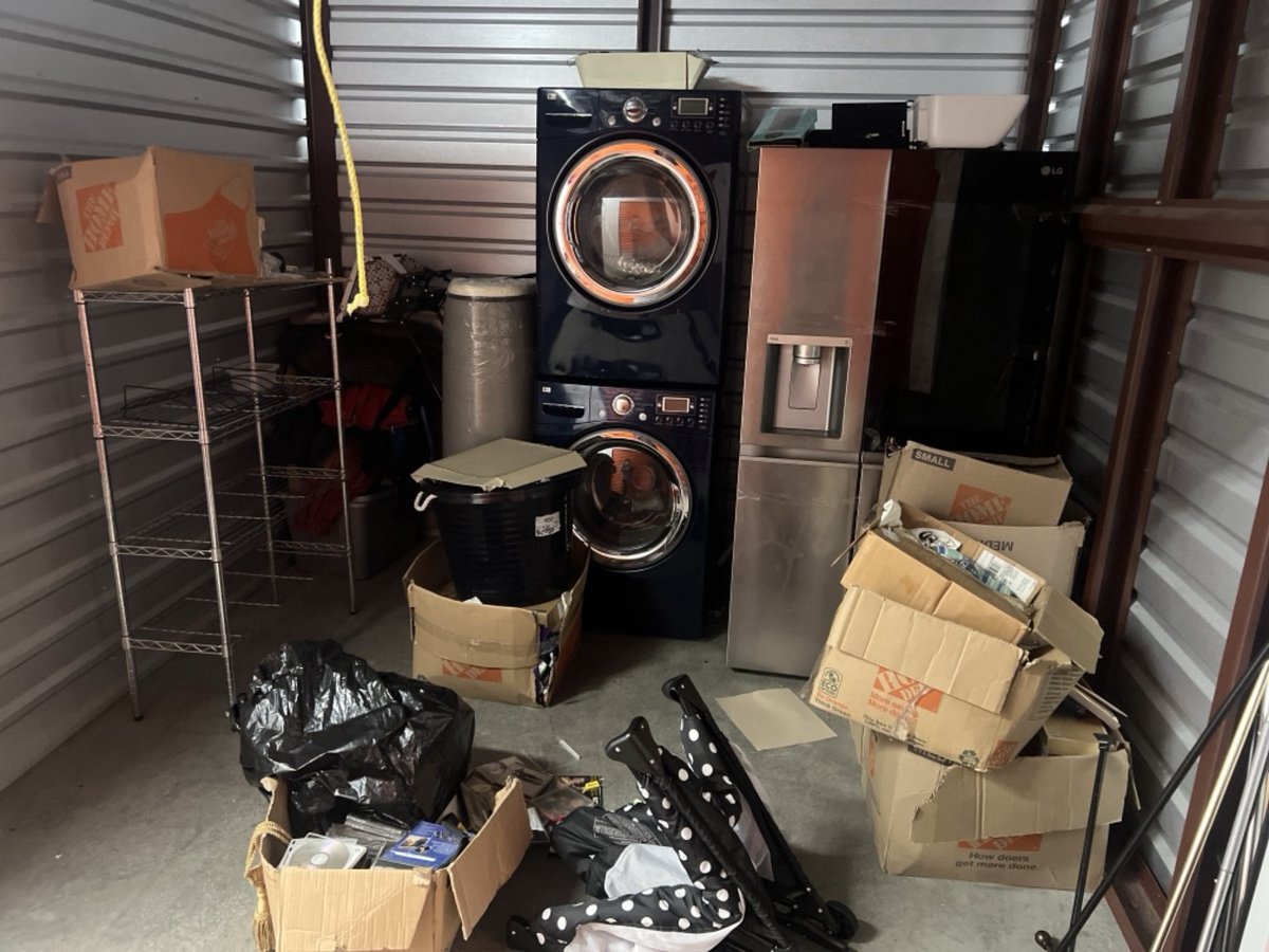 10 x 10 storage unit in Farmingville, NY