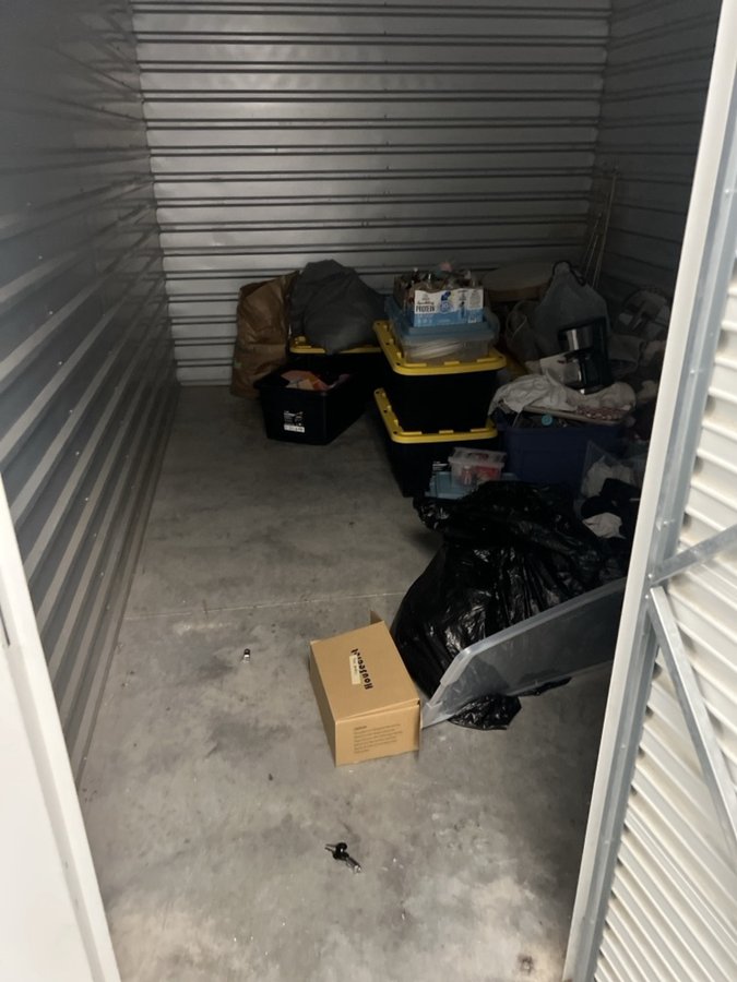 10 x 15 storage unit in Commack, NY