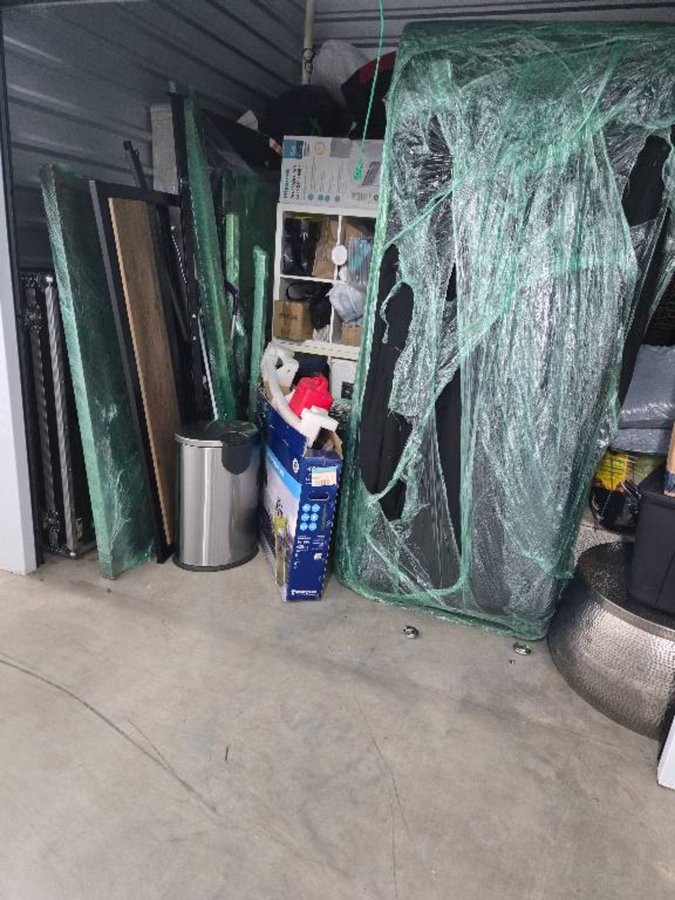 10 x 10 storage unit in Brentwood, MD
