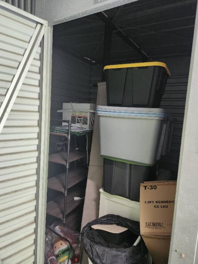 10 x 10 storage unit in Bradenton, FL