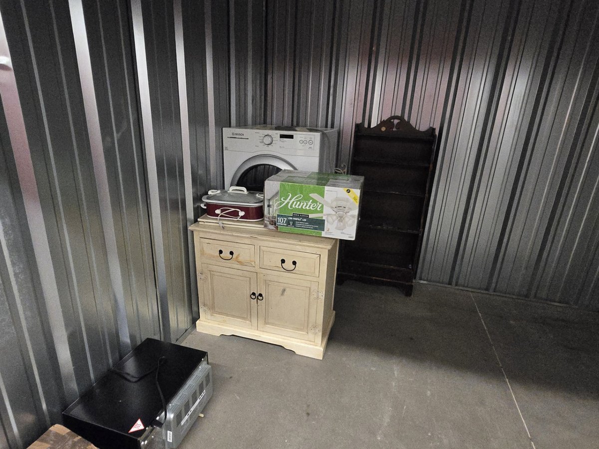 10 x 10 storage unit in Bellevue, NE