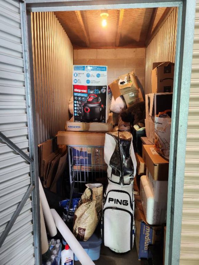 5 x 10 storage unit in Chantilly, VA