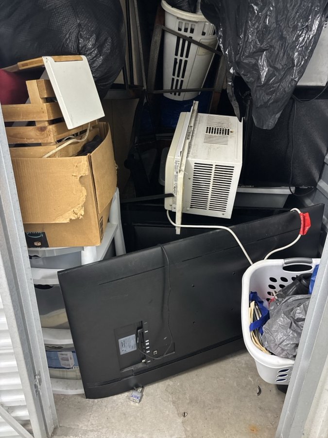 5 x 10 storage unit in New Castle, DE