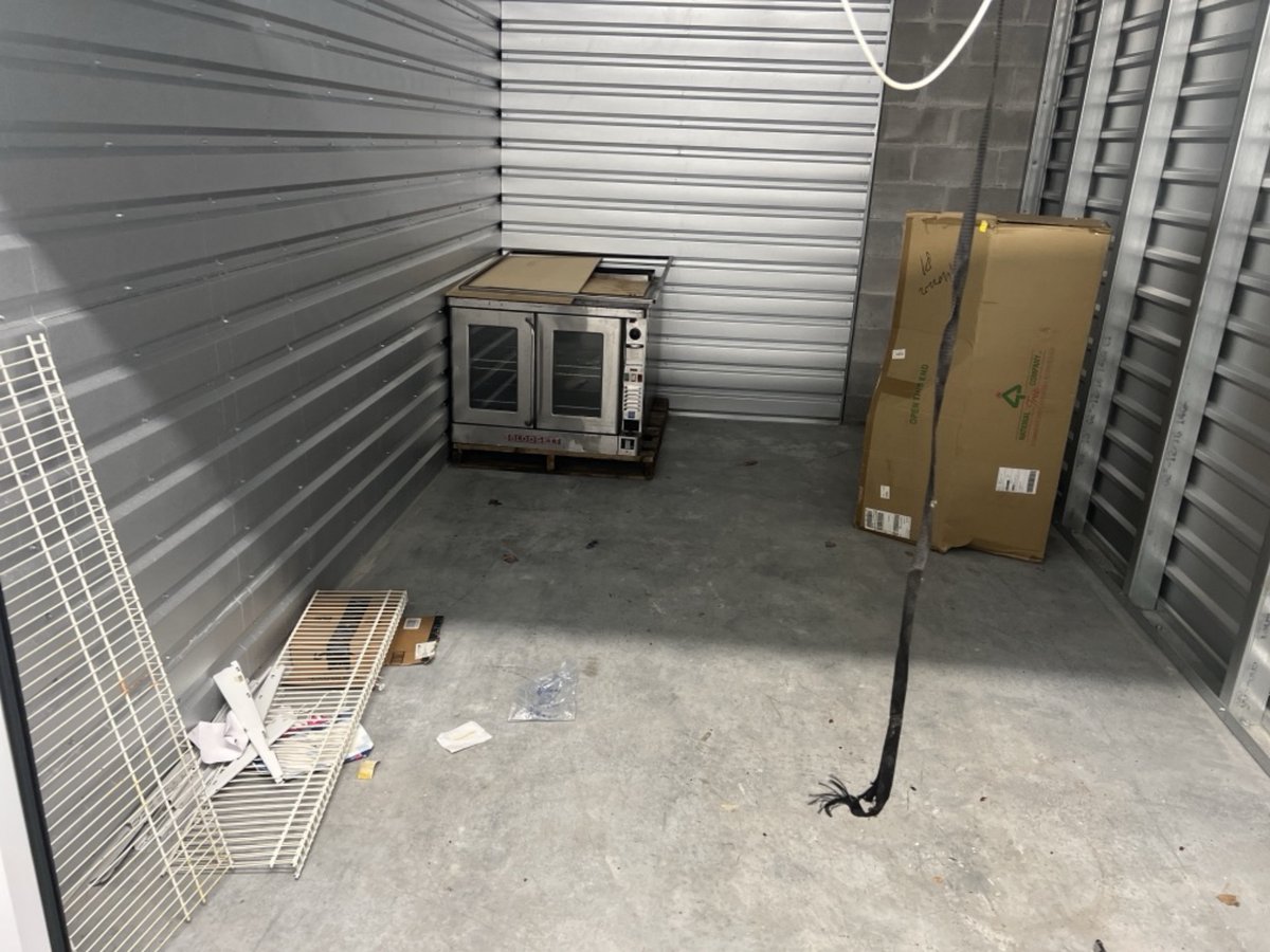 10 x 15 storage unit in Huntington Station, NY