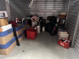 10 x 15 storage unit in Hicksville, NY