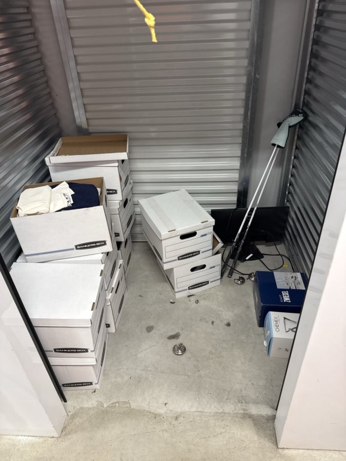 5 x 5 storage unit in Syosset, NY