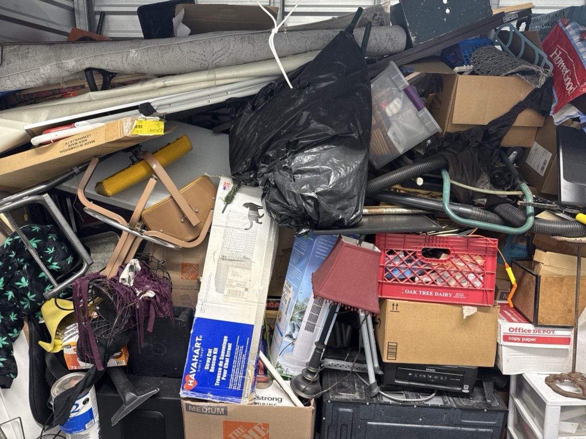 10 x 5 storage unit in Lindenhurst, NY